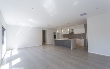 16  Lytonlee Avenue, Officer