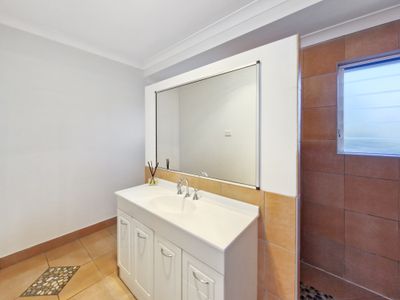 24 Crouch Avenue, Atherton