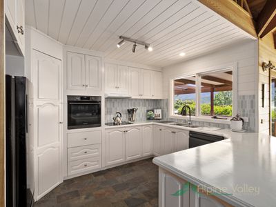 6 Lambert Street, Tawonga