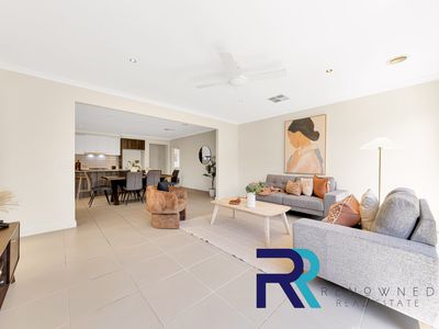 5 EMMETTS MEWS, Deer Park