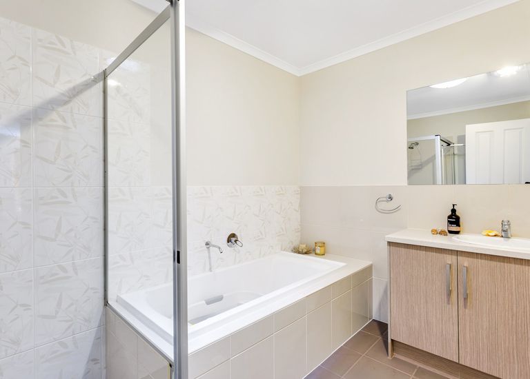 7 / 1B Larkdale Crescent, O'halloran Hill