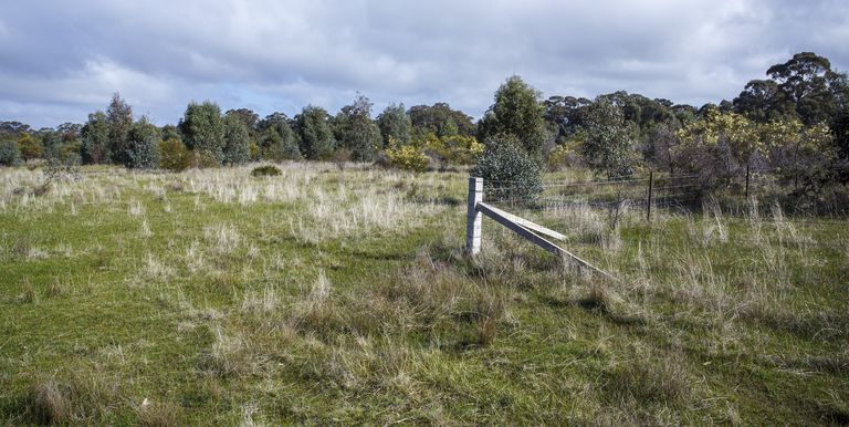 McRoberts Road, Locksley