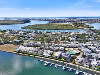 1 Lyra Avenue, Hope Island