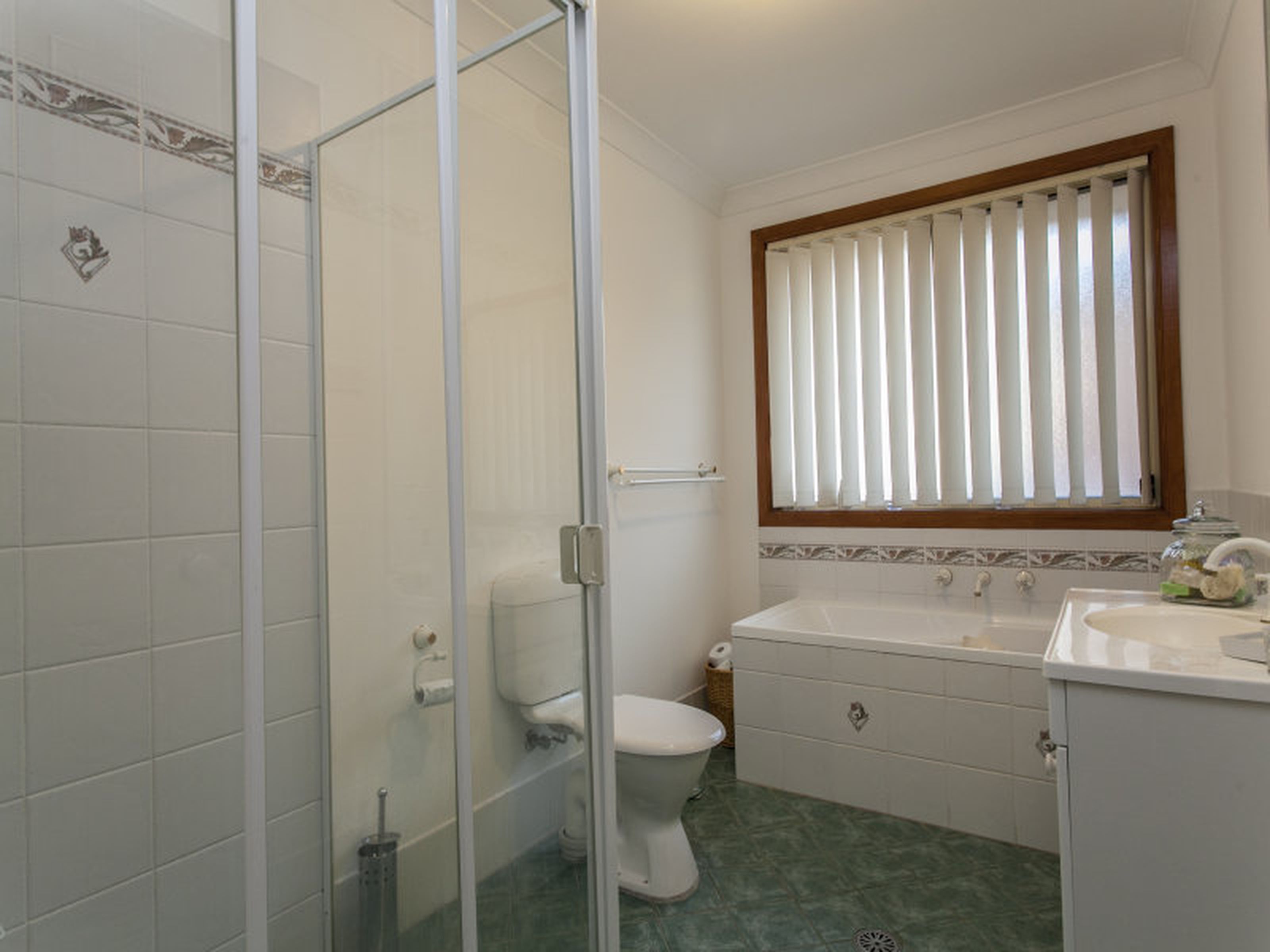 162 Ridgetop Drive, GLENMORE PARK