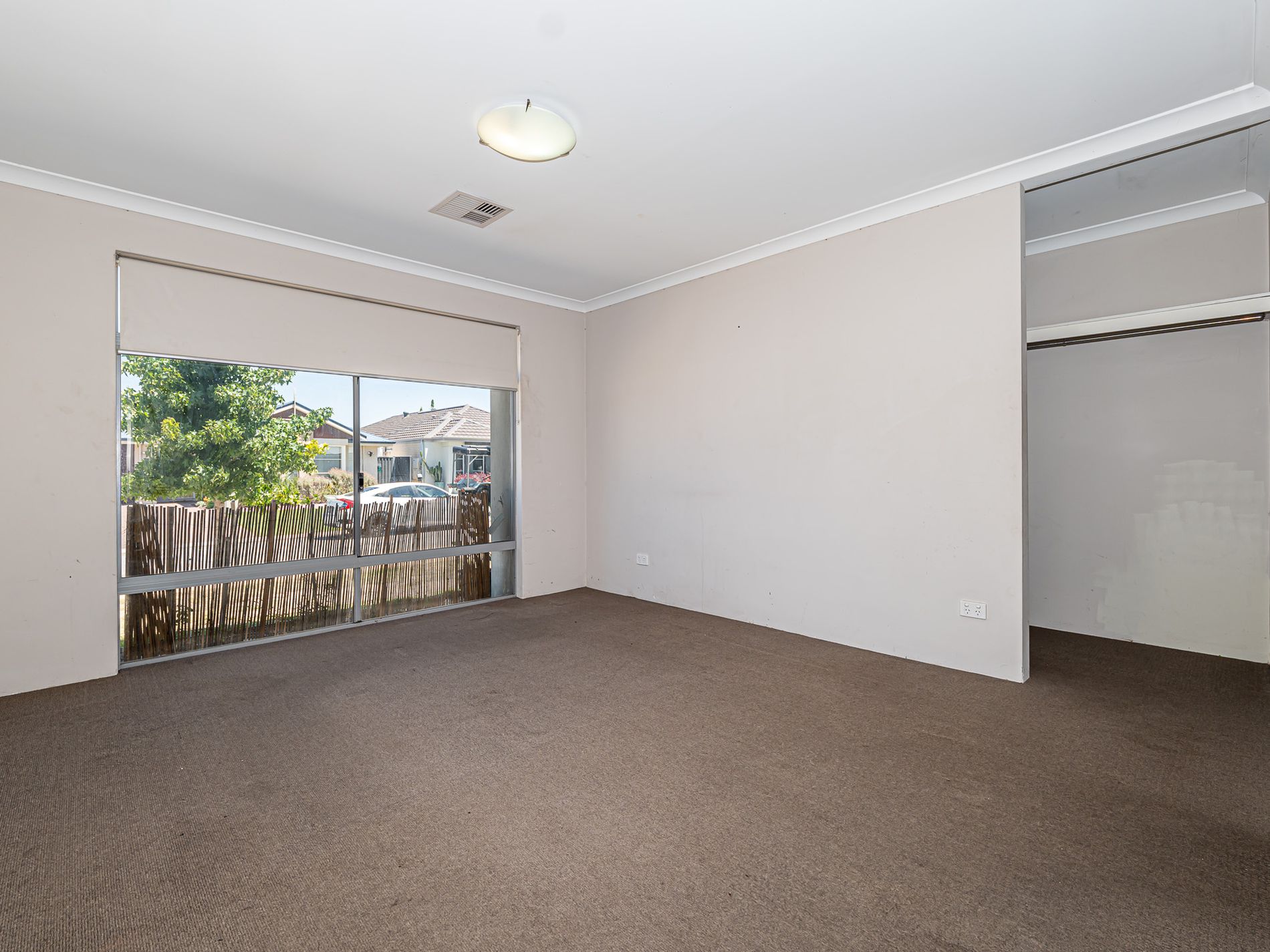 10 Dupain Way, Aveley