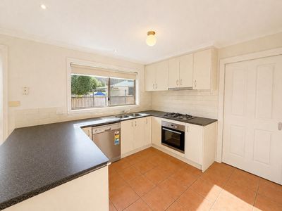 2 / 10 Dixon Avenue, Werribee