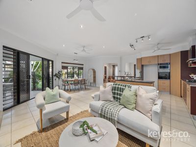21-23 Warbler Crescent, Douglas
