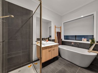 57 Chesney Circuit, Clyde