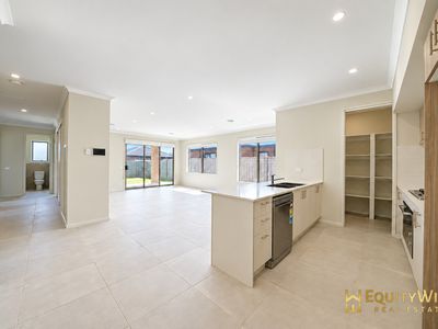 14 Helder Drive, Mambourin