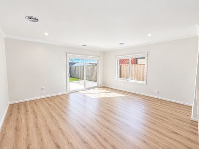 80 Riverstone Boulevard, Clyde North