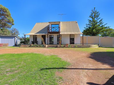 14 Hayes Court, Ravenswood