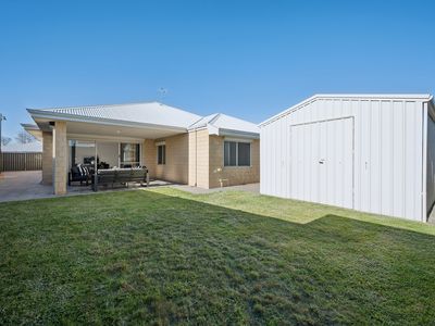 21 Claystone Loop, Piara Waters
