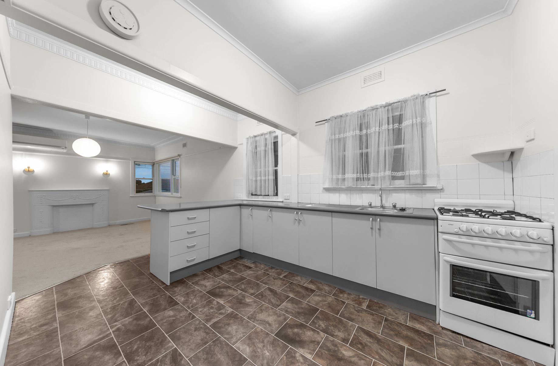 85 Woodlands Avenue, Pascoe Vale South, Pascoe Vale South - Thumbnail 4
