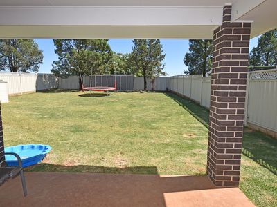 63 Champagne Drive, Dubbo
