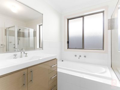 35 Farrier Crescent, Hamlyn Terrace