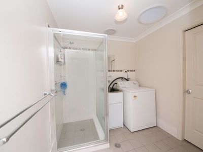 8 / 5 John Brass Place, Dubbo
