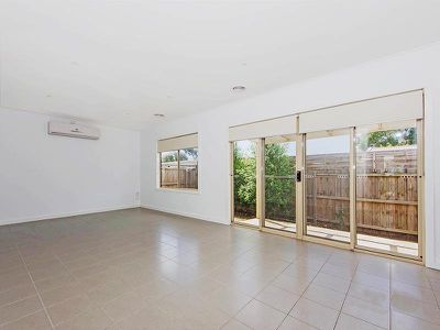 3 / 11 Parker Street, Werribee