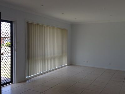 2 / 1 Oakland Avenue, Windang