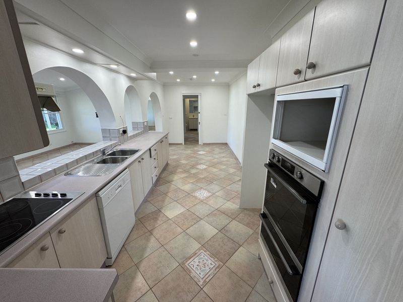 35 James Cook Island Avenue, Sylvania Waters