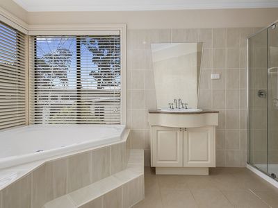 12 Glenns Court, Woodend