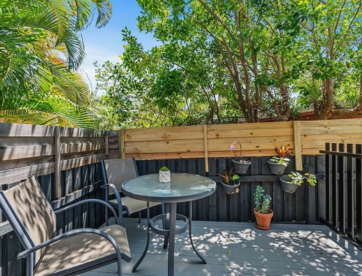 Old Tewantin Tropical Oasis      *** UNFURNISHED *** image 15