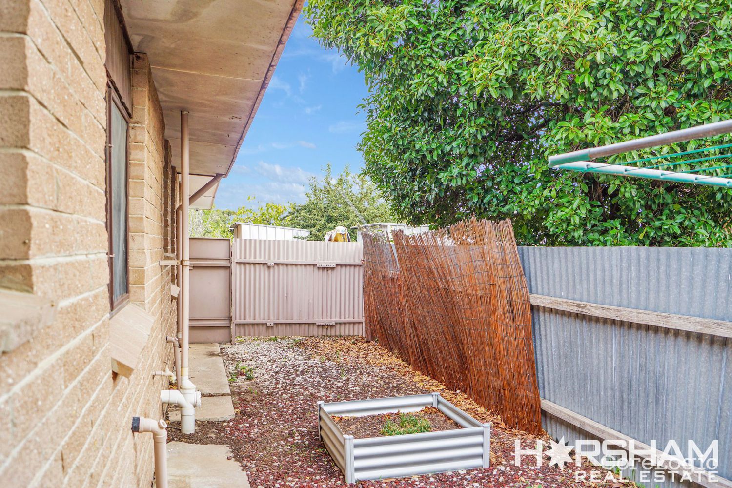 2 / 5 Schwarz Avenue, Horsham