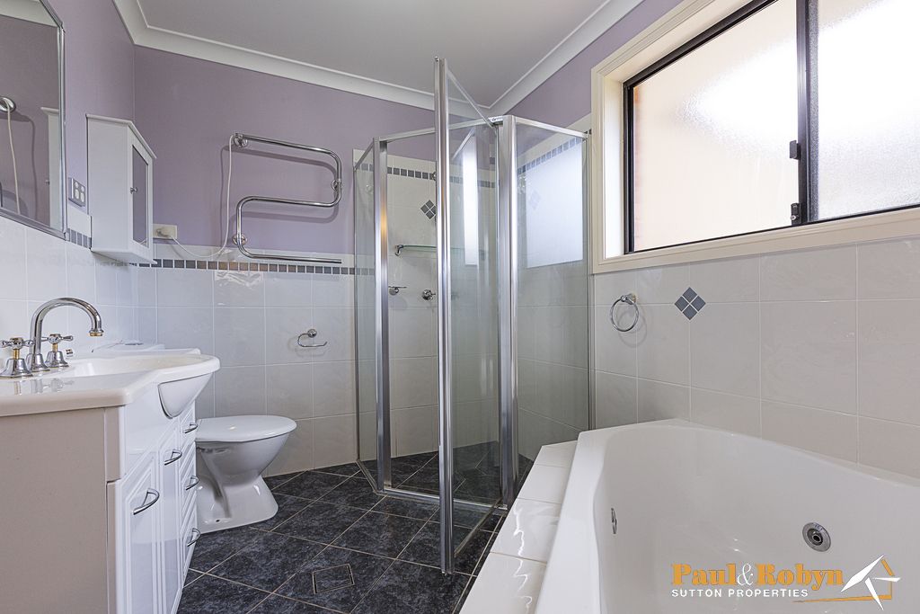 22 Dillwynia Crescent, Jerrabomberra