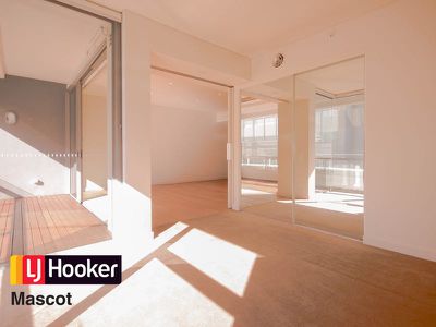 R408 / 220 Pacific Highway, Crows Nest