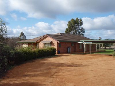 4R Debeaufort Drive, Dubbo