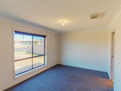 8 Alkira Street, Dubbo