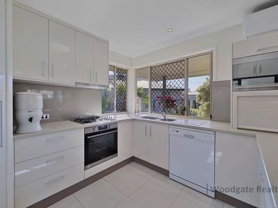 5 Hussar Ct, Woodgate