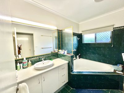 11 Southerden Drive, Mooroobool