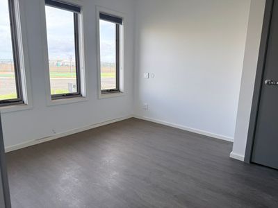 85 Plane Avenue, Mambourin