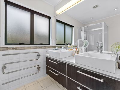 140 Chelsea View Drive, Chatswood