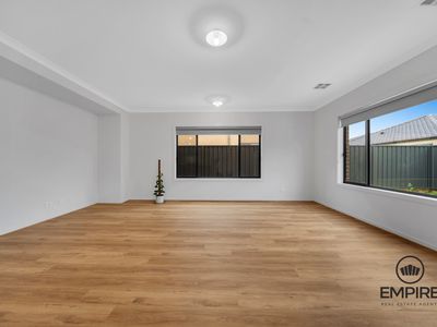 32 Theatre Circuit, Clyde North