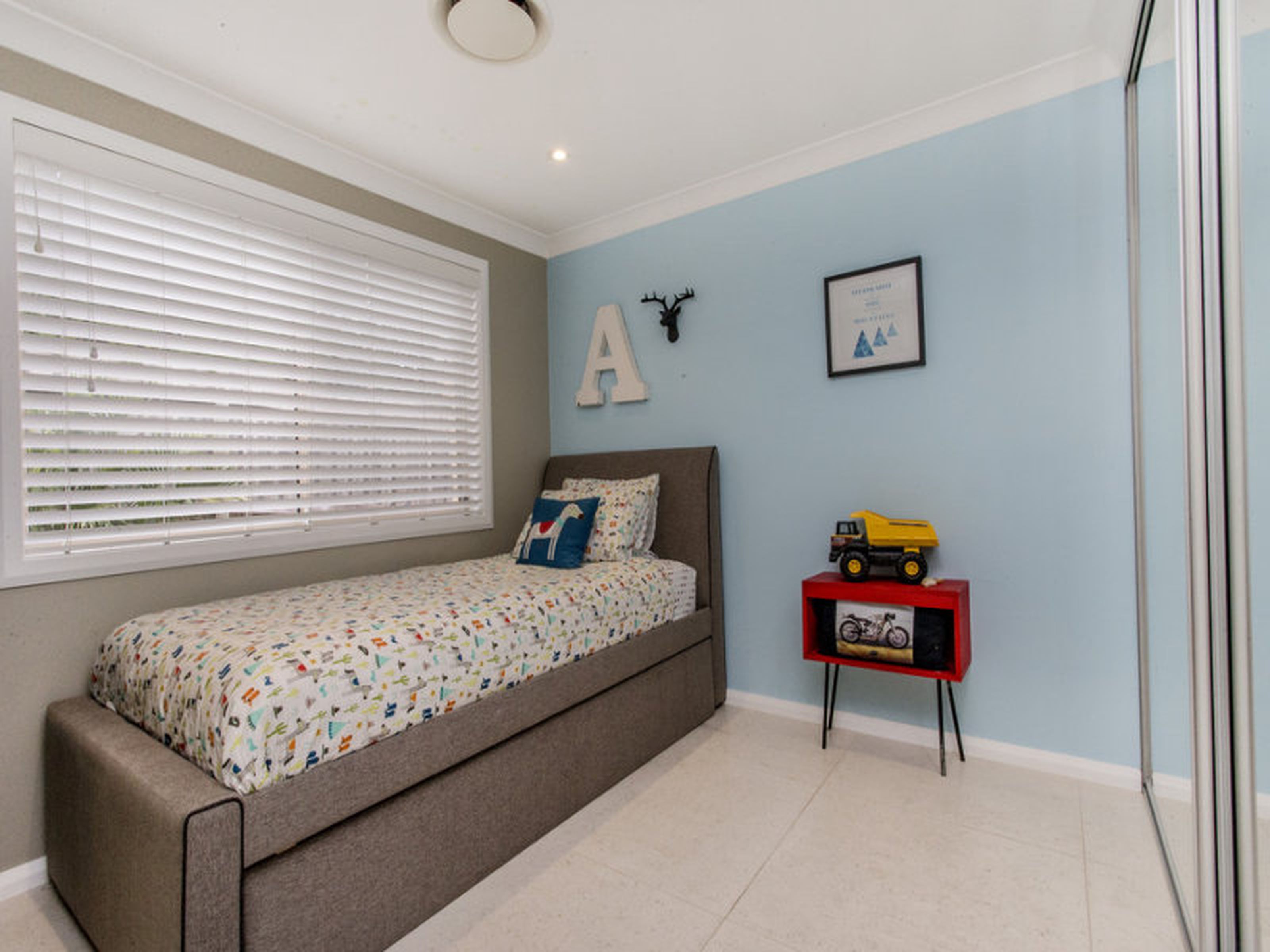 5 Woburn Place, GLENMORE PARK