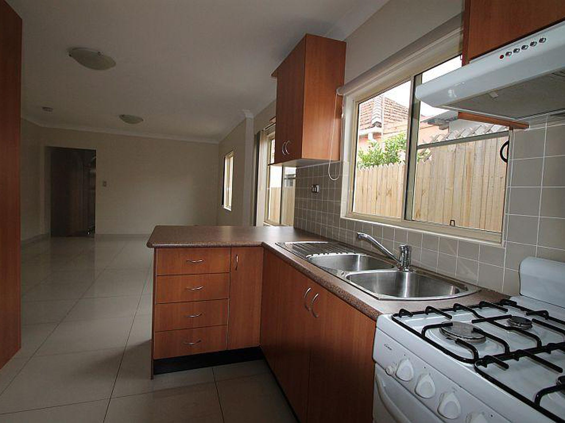 18 Wollongong Road, Arncliffe