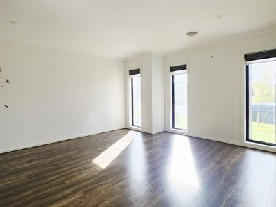 95 Holyoake Parade, Manor Lakes