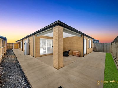 6 Sparland Street, Manor Lakes