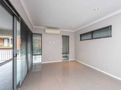 9/4 Waterloo Street, Joondanna