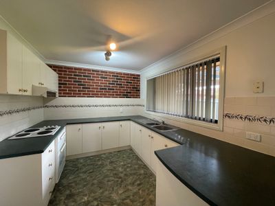4B Gerber Place, Dubbo