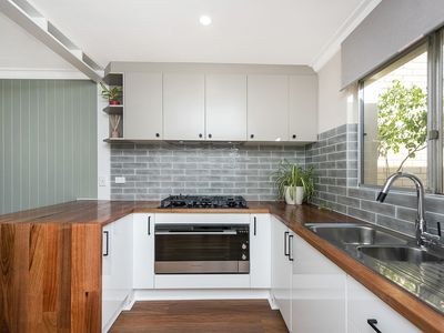 21 Sutherland Close North, Guildford