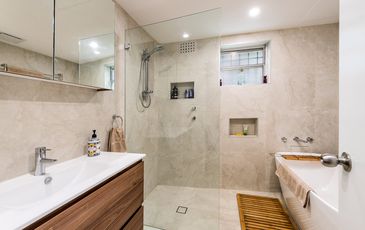 2 / 7 New Beach Road, Darling Point