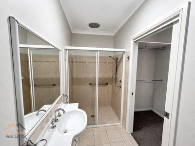 2 / 10 Robina Grove, Forster