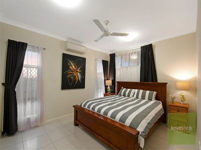 5 Santa Monica Place, Mount Louisa