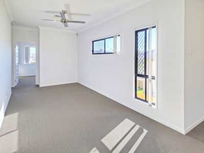 305 Lakeside Avenue, Springfield Lakes