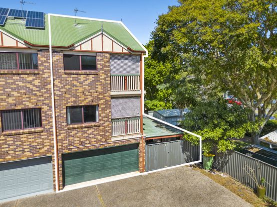 2 / 48 Walton Street, Southport