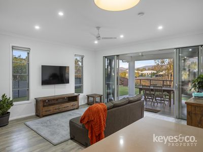 20 Creekside Parade, Julago