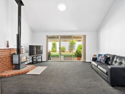 1B Paddington Drive, Hannans