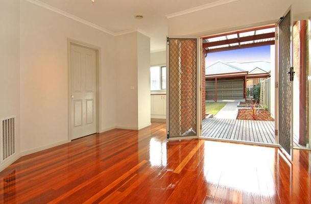 11 Meadowbank Lane, Craigieburn